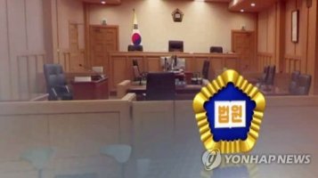 판사 시절 다른 사건 피고인에게 향응 받은 변호사 무죄