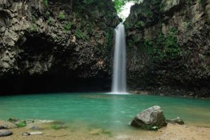山溜穿石(산류천석)