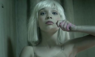 얼굴없는 가수 '시아(Sia)'와 천재 댄서 소녀 '매디 지글러(Maddie Ziegler)'