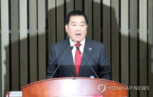 심재철, 취임하자마자 '전투 태세'..패스트트랙 저지 전략은