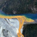 미 알래스카의 강이 오렌지색으로 변색. 온난화로 영구 동토의 광물 유출? 이미지