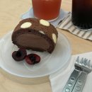 프로미케이크 | 파주 감성 카페 숍닷닷 시그니처 닷닷 롤케이크 디저트 맛집