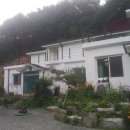 산골짜기 하얀집 이미지