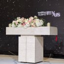 마이어스 수원점 | 수원 웨딩홀 추천 | 마이어스 수원점 웨딩홀 후기 | 생화 장식과 고급스러운 조명