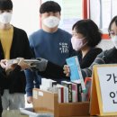 동구도서관 1층 이미지