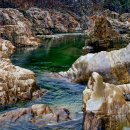 천축산펜션 | 불영계곡 궁극의 가이드: 스릴 넘치는 물놀이부터 고요한 자연 탐방까지