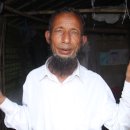 18/10/23 Rohingya leaders help lead the way in Bangladesh refugee camps - Mazi community leaders offer a vital link between the community, government 이미지