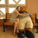 인형과 함께 이미지