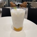 투썸플레이스 블루밍 파인애플 라씨 라지L 사이즈(투썸 봄 음료 후기, 칼로리, 요거트음료)-디지털...