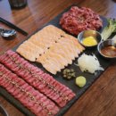 육회랑 연어랑 이미지