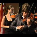 파가니니 '마녀들의 춤' 그의 작품 가운데 '사랑의 장면'이란 곡이 있는데 이것은 바이올린 G선과 E선만으로 연주되는 곡으로서 이 두 이미지