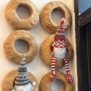 아라메길 (해미국제성지순례길) | 서산 벚꽃명소 - 해미천 벚꽃길 따라 해미국제성지...교황방문기념관, 체체게하우스, 치비카츠 후기