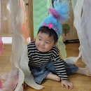 4월 17일 영어(Happy Trolls: forest, dance, moss, shake, hug) &amp; 바깥놀이 이미지