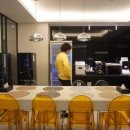 앨리스 넥스트 도어 이미지