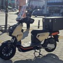 (주)완정탑모터스 | 롱 스크린 / 2단열선그립 / 핸들토시 / EPP 80L 탑박스 / 프론트 캐리어 / SP커넥트 핸드폰 거치대 장착~