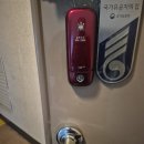 이진캐스빌 아파트 정문 앞 | 기장열쇠 기장도어락 기장 이진캐스빌 골드 지문인식 푸시풀 도어락 번호키 시공