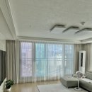 장고갯로10 | 동두천 브라운스톤 커튼 시공 후기｜햇살을 머금은 거실 커튼 얇은 쉬폰, 은은함의 정석