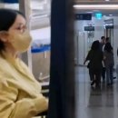 김건희 휠체어 타고 퇴원 이미지