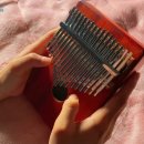 작은 엄지 피아노 칼림바 이미지