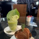 센트여니 | 성수카페 이리데센트 5성급 호텔 바리스타가 만든 시그니처 깻잎스무디 생각보다 맛있잖아? 디저트도 꼭...