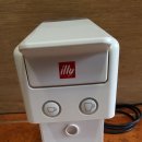 illy. 커피 머신 이미지