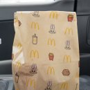 NR-1[경기대로]-상-582 | 맥도날드 맥런치 1955버거 세트와 맥도날드 뉴진스 패키지 포장 실물 내돈내산 후기