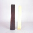 신하들이 양손에 모아 쥐었던 지물(持物), 4각형의 '홀'(笏)과 왕의 지물(持物), 3각형의 규(圭) 이미지