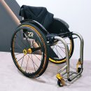 휠체어 타는 사람들 이미지