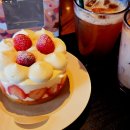 파리바게트 성신여대점 | 스타벅스 딸기프레지에 케이크 가격 칼로리 성신여대정문점 크리스마스케이크 추천