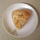 280 | 💛메가커피 디저트 신메뉴 🍞매콤 비빔주먹빵 이거이거 진짜 맵네?! 🍘주먹밥 빵간식 추천