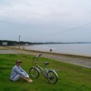 서해안 바닷가에서 자전거랑 이미지