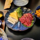 육회랑 연어랑 이미지