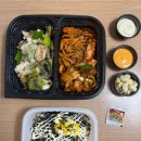 환이네 양념치킨 | 매콤달달 기영이 숯불 두마리치킨 리뷰 (숯불순살반반치킨)