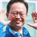 미소 가득한 의원 이미지