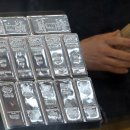 Silver joins gold as go-to investment as prices surge 은, 가격 급등으로 안전자산으로 부상 이미지