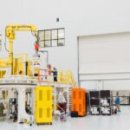 아마존은 플로리다에 1억 3,950만 달러를 투자하는 것이 Project Kuiper의 출시 주기를 높이는 데 핵심이라고 밝혔습니다. 이미지