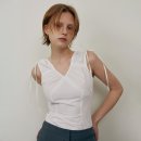 레이브짐 | Raive 레이브 여름 숄더 스트랩 블라우스 화이트 2사이즈 나시 착샷 후기