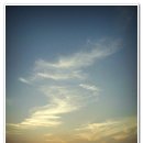 구름닮은빌딩 이미지