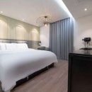 앨리스 넥스트 도어 이미지