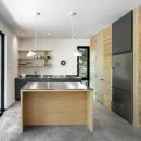 [캔나다의 통나무 주택디자인] Y2H reinterprets the Canadian log cabin for lakeside housing development in Quebec 이미지