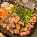 돌마리 비빔국수 성내점 | [천호역 맛집 삼겹살] 고기부터 미나리까지 직원이 싹 다 구워주는 김숙성 성내점
