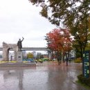 가을 비 내리는 독립문공원 정경 이미지