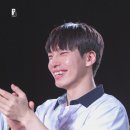 펜스 너머로 가을바람이 불기 시작해 이미지