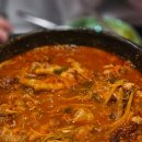 1498 | 송촌동술집 우삽겹닭발짜글이, 바삭한 강냉이가 맛있는 돌우물집 송촌점