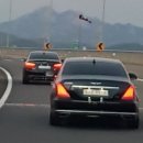 함께 걷는 사람들 이미지