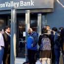 미국 실리콘밸리 은행의 급속한 인출, 경영상의 실수가 퍼펙트 스톰을 일으켰다 예금자들은 3월 9일 빠른 은행 운영으로 SVB에서 420 이미지