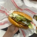 픽업버거(PICK UP BURGER) | 타이항공 이코노미 탑승 상세후기, 수완나품공항 그랩 픽업존 Grab Pick-up Zone가는길, 태국 맥도날드...