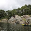 폭포가 있는 캠핑장 이미지