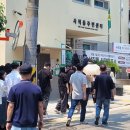 투표보조 전면거부’ 대선 사전투표소 앞에서 발길 돌린 발달장애인들 이미지