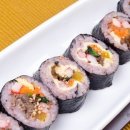 김밥과 샌드위치 중 더 건강한 음식 이미지